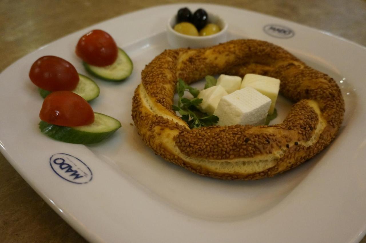 Hotel Phosphorion Istanbul Exterior foto Simit with kaymak