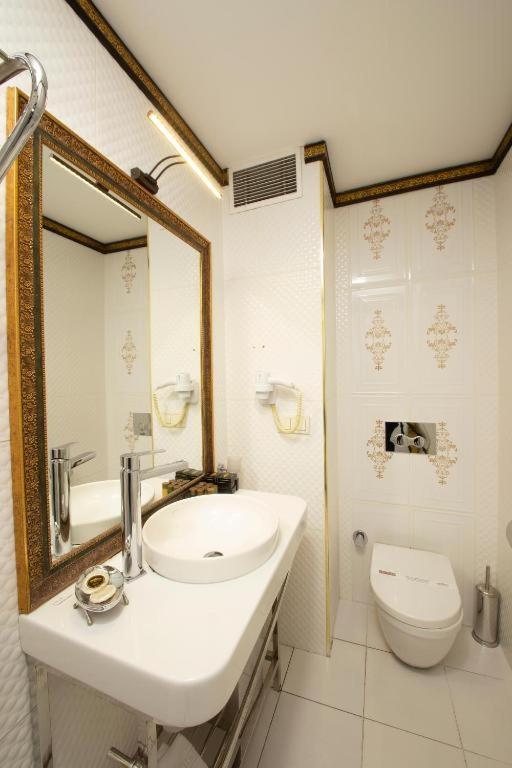 Hotel Phosphorion Istanbul Exterior foto Bathroom