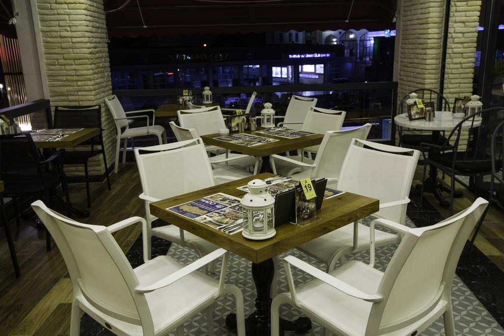 Hotel Phosphorion Istanbul Exterior foto Interior of a restaurant in Nicosia