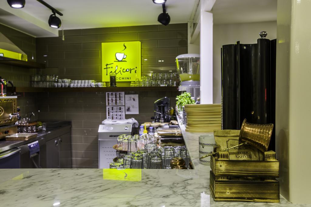 Hotel Phosphorion Istanbul Exterior foto A coffee shop in Cairo, Egypt