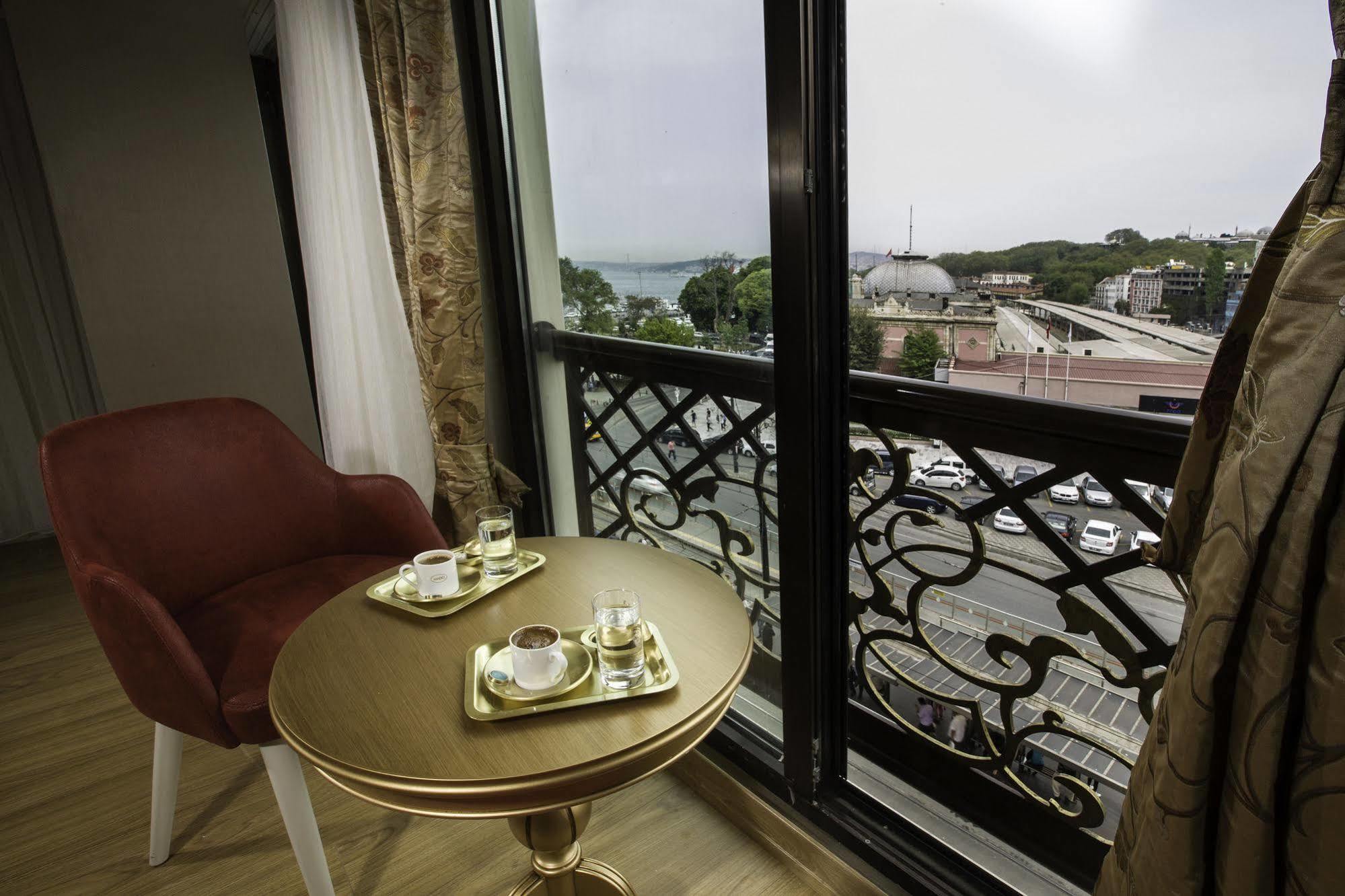 Hotel Phosphorion Istanbul Exterior foto A room at the hotel