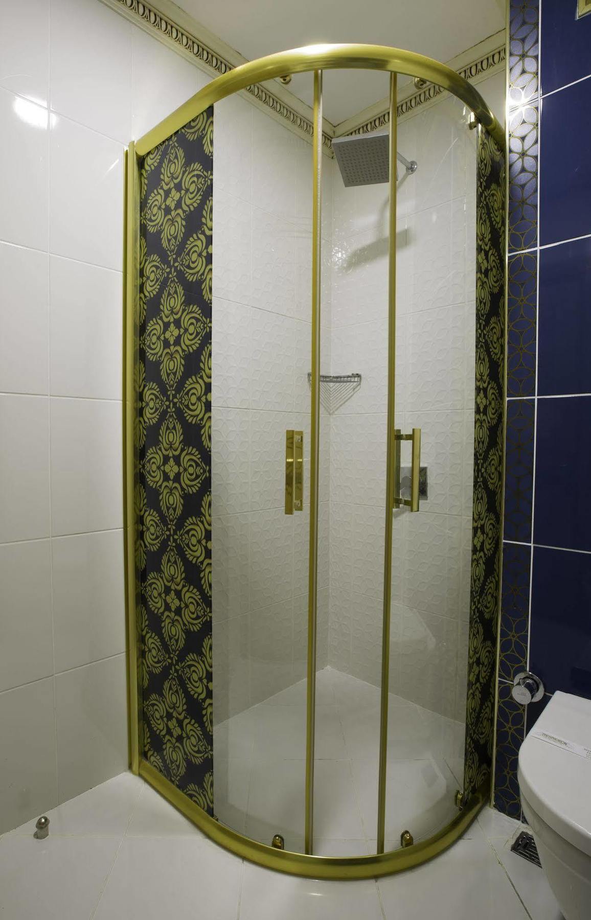 Hotel Phosphorion Istanbul Exterior foto Shower enclosure