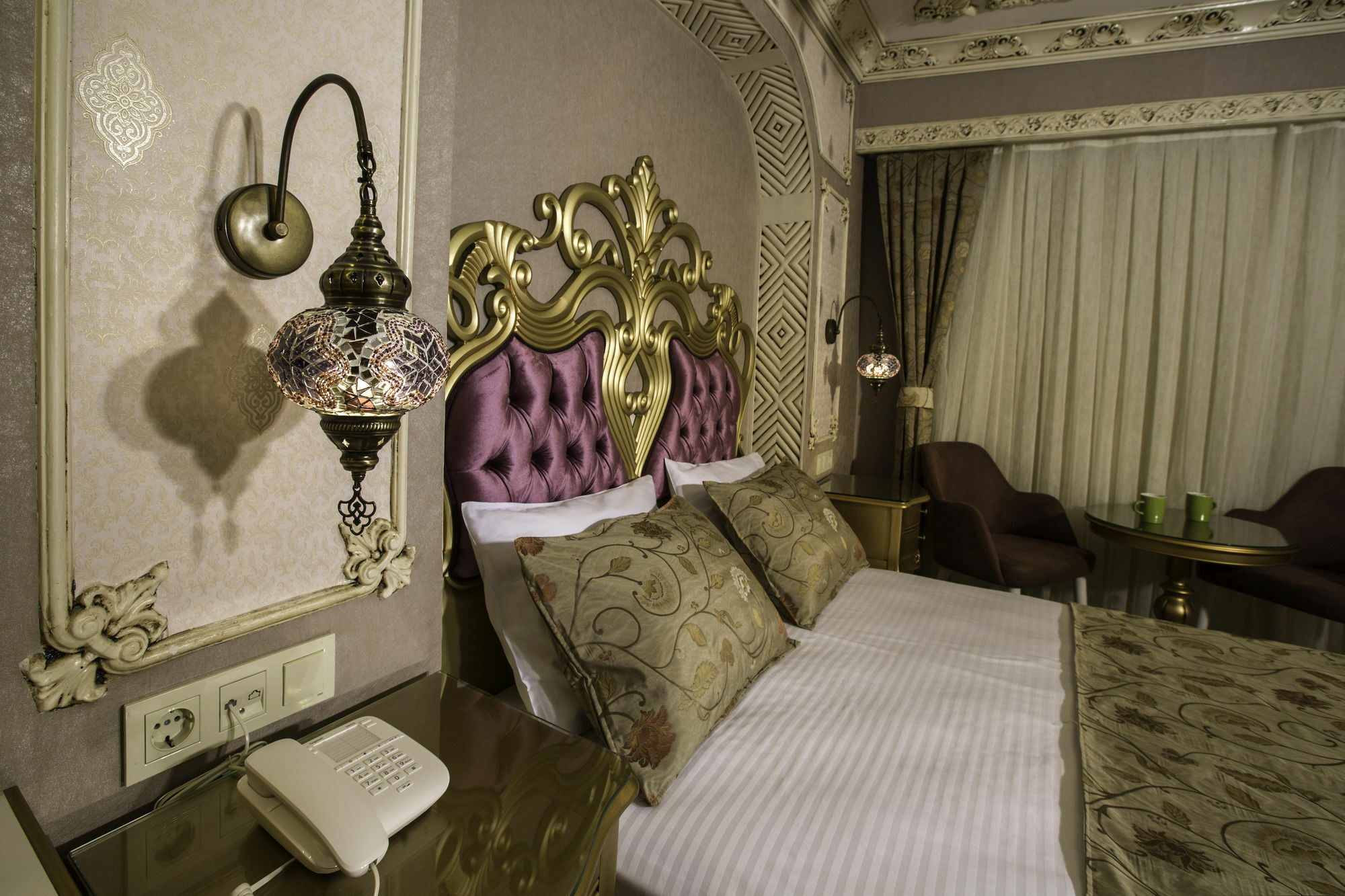 Hotel Phosphorion Istanbul Exterior foto A room at the hotel